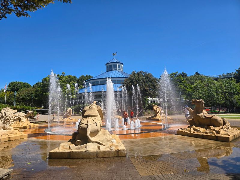 Perfect Location At Coolidge Park With Extra Attractions