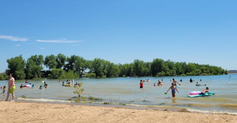 It’s Hard to Believe This Crystal-Clear Beach Is Actually in the Middle of Colorado