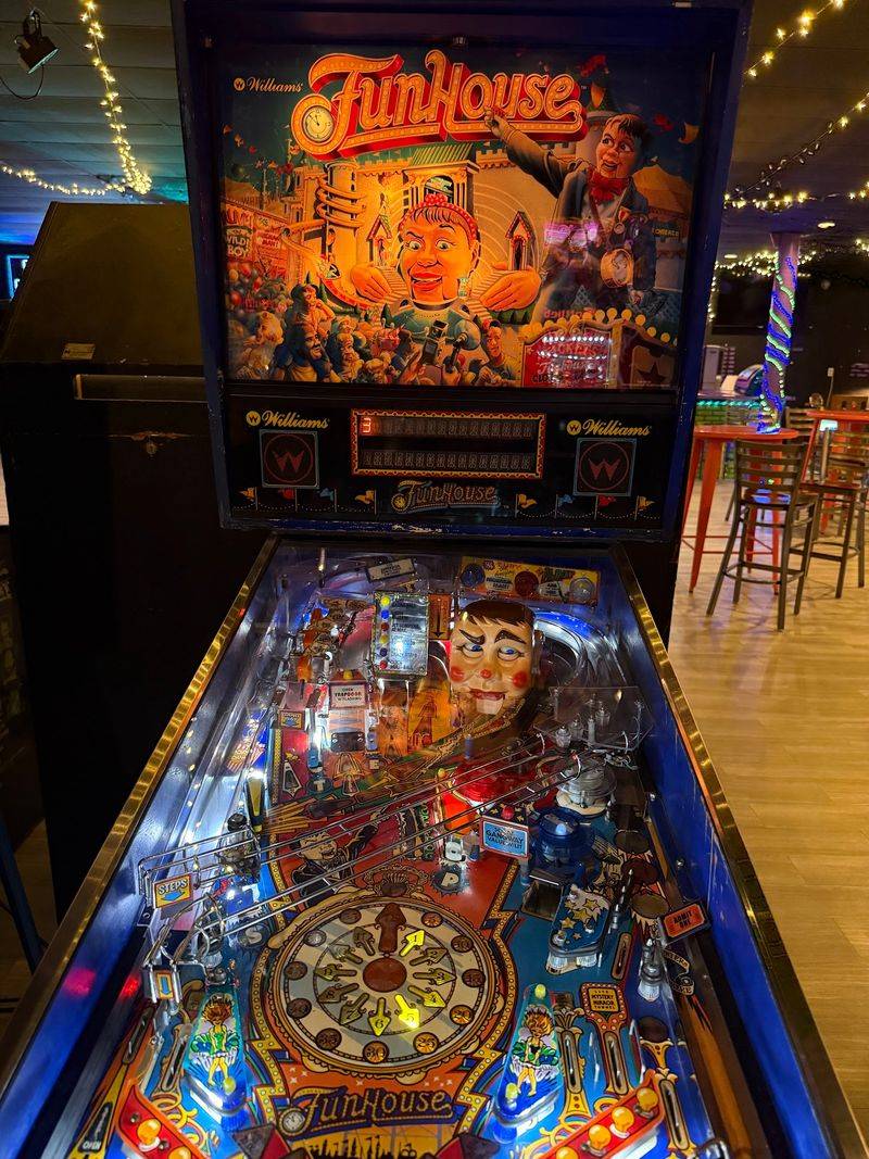 Pinball, Skee-Ball, and Cabinets That Reward Wandering Pinball, Skee-Ball, and Cabinets That Reward Wandering