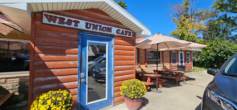 A Roadside Stop That Keeps Things Simple