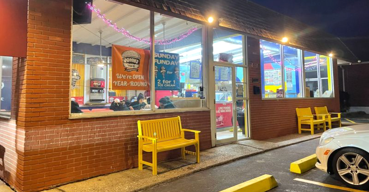 Most People Have Never Heard Of This Tiny New York Drive-In With Incredible Comfort Food