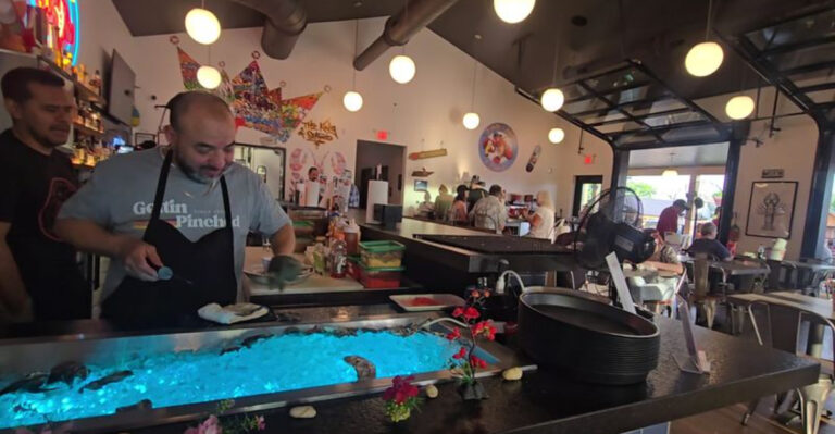 New England Lobster Rolls Meet Smoky Mountain Charm At This Tennessee Seafood Restaurant