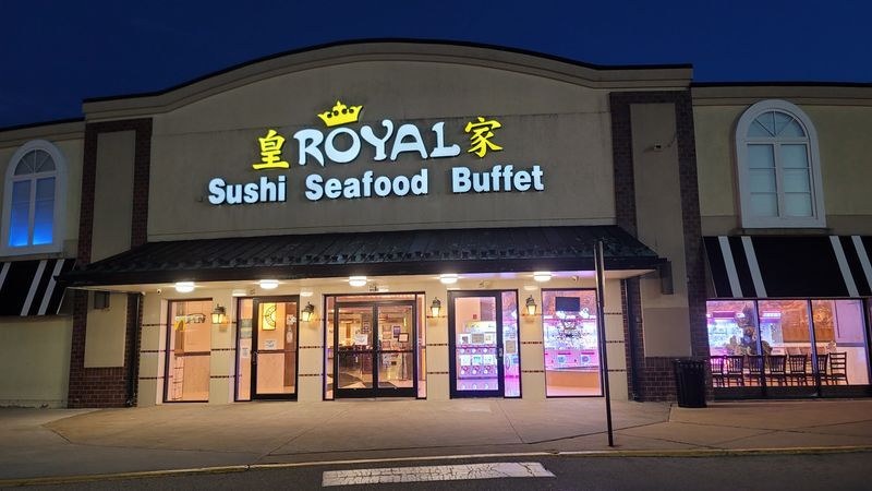 Hoffman Estates, Illinois, Is Better at Night for the Full Seafood Run