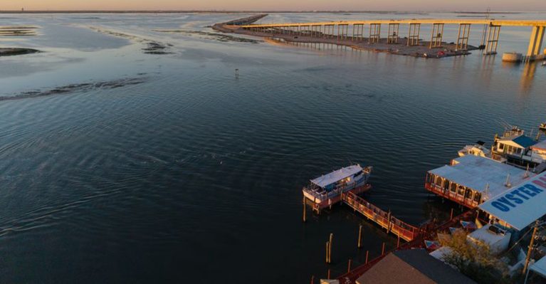 People Come For The Seafood But Stay For The Sunset At This Texas Waterfront Spot