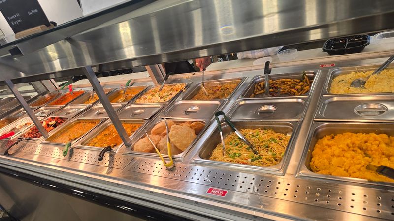 Hot Dosas, Jalebi, and a Food Court That Changes the Trip Hot Dosas, Jalebi, and a Food Court That Changes the Trip