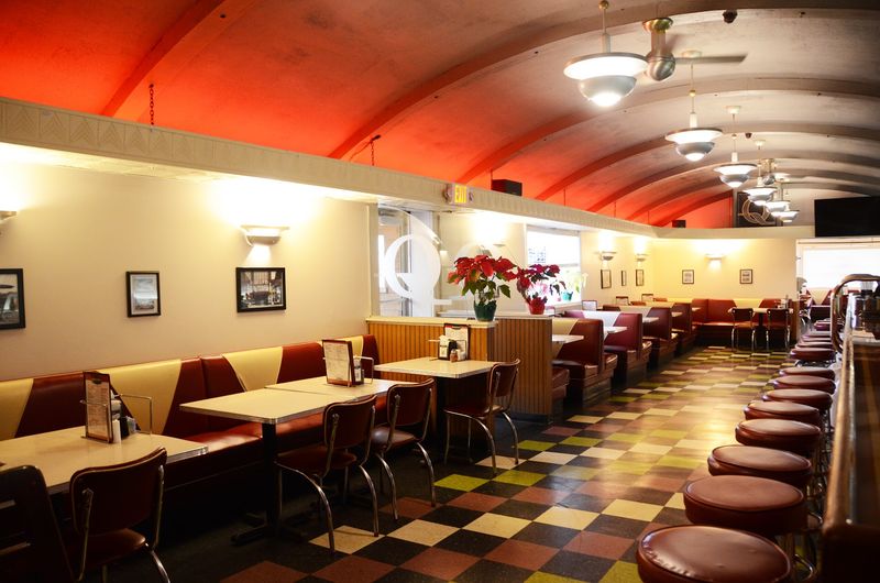 Why Quonset Pizza Still Fits Waukegan, Illinois