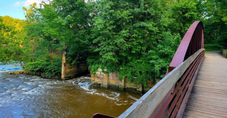 Scenic Trains And Small-Town Dining Make This Ohio Village A Sweet Little Escape