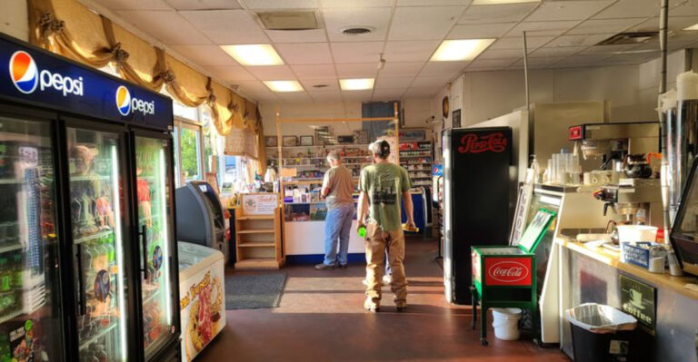 Simple Food And Friendly Faces Make This Tennessee Restaurant A Small-Town Favorite