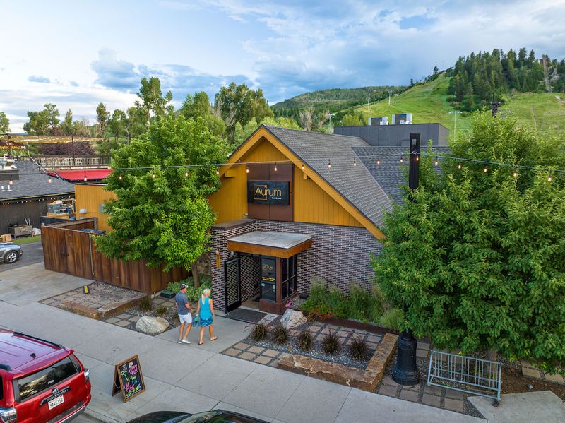 A Strong Local Connection in the Middle of Steamboat