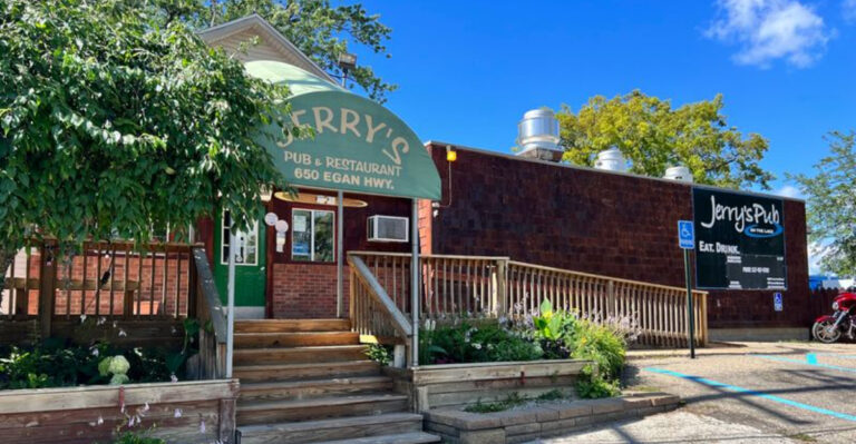 Summer Tastes Better at These 11 Michigan Restaurants Serving Lake Perch
