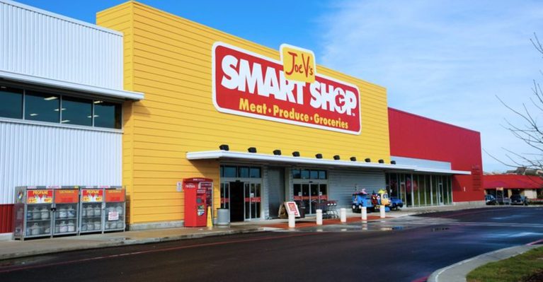 Texas Families Are Cutting Their Grocery Bills At This Massive Store
