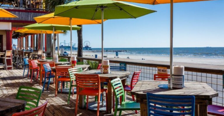 Texas Locals Know The Secret: Don’t Visit These 10 Beachfront Restaurants On Weekends