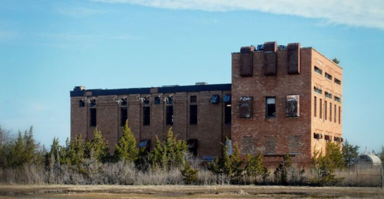 The Abandoned New Jersey Radio Station That Once Spoke to the World