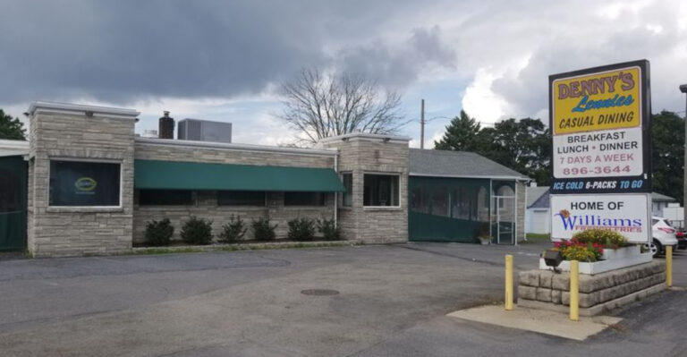 The Beloved Pennsylvania Diner Right Next To A Wildlife Park That Locals Have Kept Hidden For Years