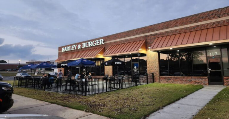 The Burgers At This North Carolina Hole-In-The-Wall Have Locals Completely Hooked