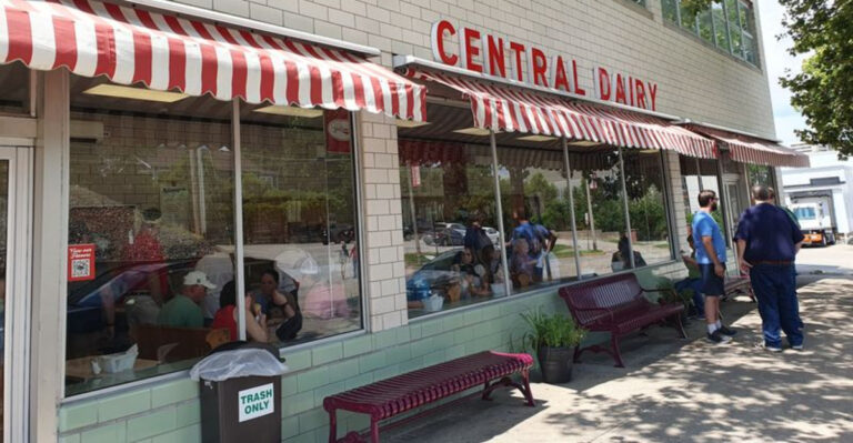 The Most Whimsical Ice Cream Shop In Missouri Is Every Bit As Dreamy As It Sounds