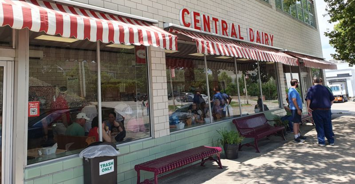 The Most Whimsical Ice Cream Shop In Missouri Is Every Bit As Dreamy As It Sounds