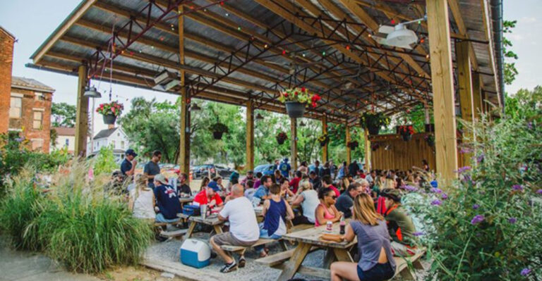 The Ohio BBQ Spot With Smoked Wings That Have A Cult Following