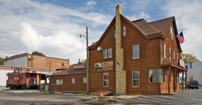 The Oldest Tavern In Missouri Feels Like A Step Back Into The Old West
