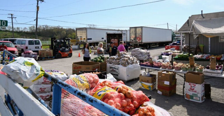 The Sprawling Ohio Flea Market Where Shopping And Snacking Fill The Day In 2026