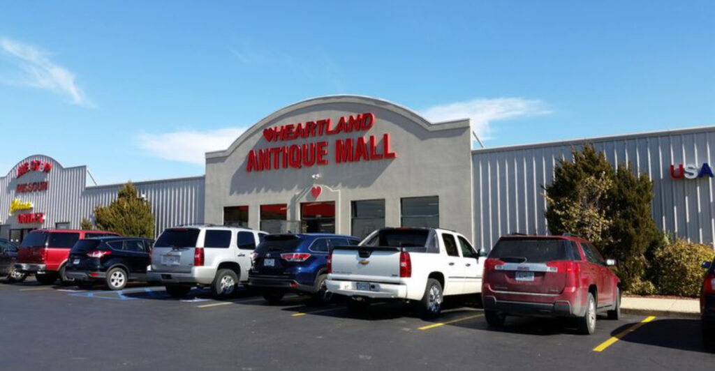 There’s A Missouri Antique Emporium Where Every Aisle Holds A New Treasure