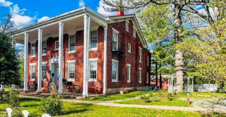 These 10 Charming Missouri Small Towns Might Just Convince You to Pack Your Bags