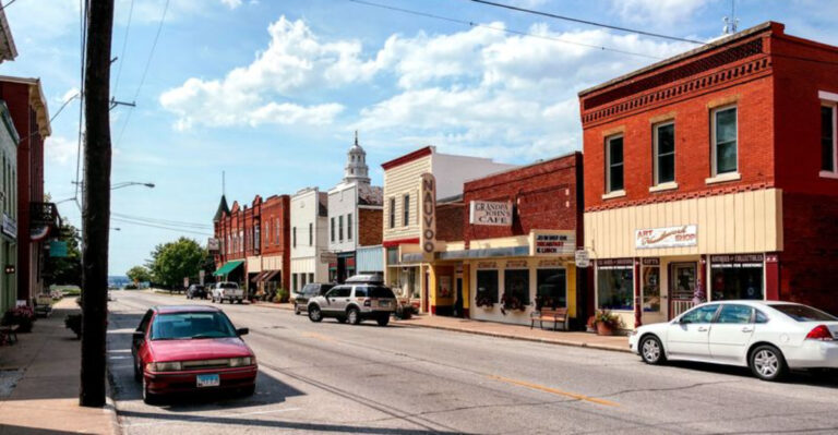 This Charming Illinois Town Is a Place Where Time Slows Down and Life Feels Simpler