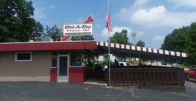 This Classic Ohio Drive-In Restaurant Is The Definition Of Summer Nostalgia