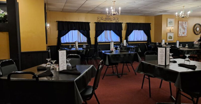 This Cozy Michigan Supper Club Keeps Prime Rib And Classic Hospitality Alive