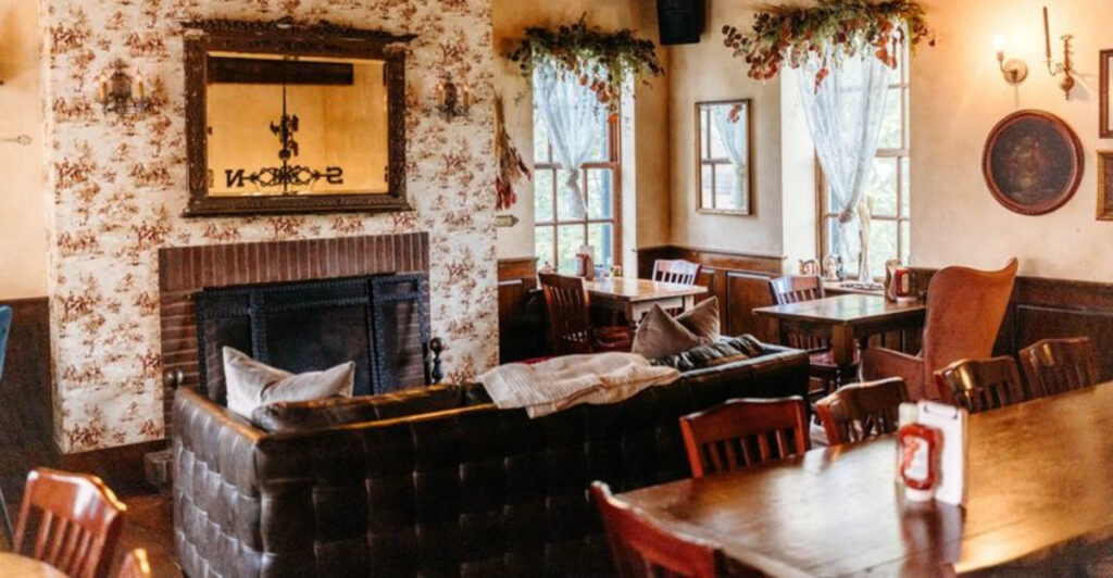 This Cozy New York Pub Feels Like A Hidden Corner Of London