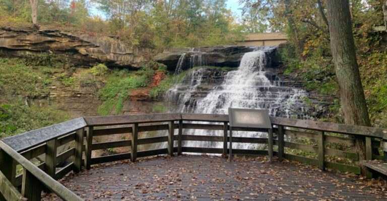 This Easy Ohio Hike Is So Beautiful, You’ll Be Thinking About It For Days
