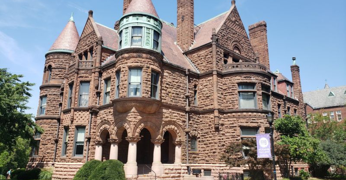 This Enchanting Missouri Landmark Feels Like A Real-Life Fairy Tale