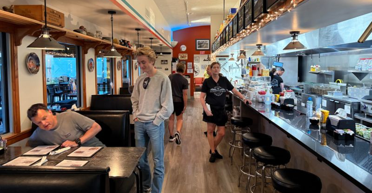 This Groovy ’60s-Themed Café In Missouri Feels Like A Blast From The Past