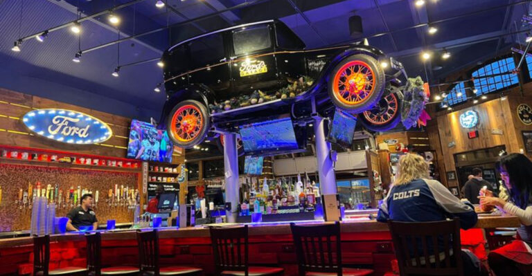 This Indiana Restaurant Puts Classic Cars and Comfort Food Under One Roof