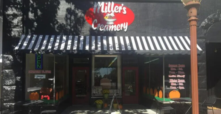 This Ohio Small-Town Ice Cream Stand Is Open All Year And Locals Say It’s A Treasure