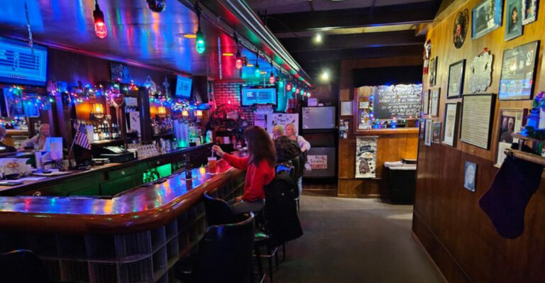This Old-School Springfield, Illinois Inn Has Been Serving Its Famous Chicken Since 1929