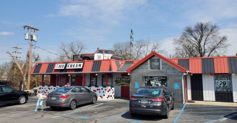 This Quirky Woodville, Ohio Diner Makes Pulling Over For Comfort Food Feel Like A Must
