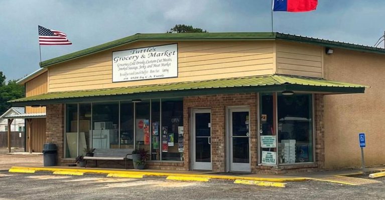 This Texas All-You-Can-Eat Gem Is The Kind Of Place Locals Don’t Want Getting Too Famous