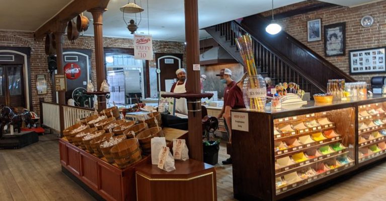 This Texas Candy Factory Lets You Watch Sweet Treats Come to Life Through the Window