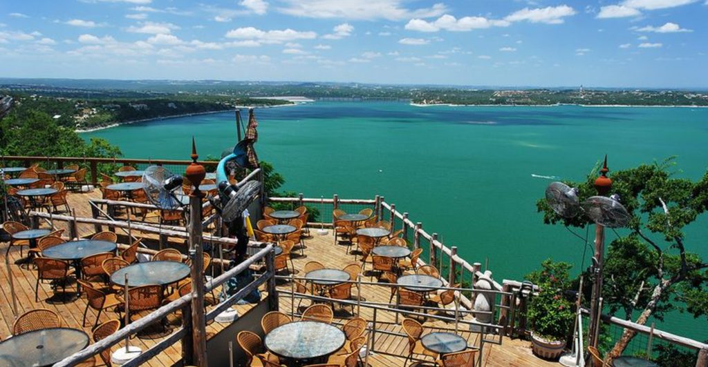 This Texas Restaurant Is So Huge It Can Seat 2,800 People At Once