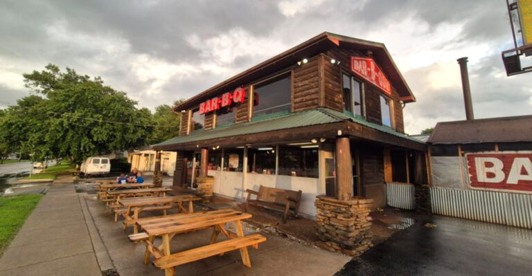 This Tiny Missouri BBQ Shack Serves Brisket Worth Driving Across the State For