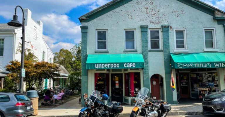 This Tiny Ohio Town Packs An Amazing Number Of Restaurants Into Just A Few Walkable Blocks