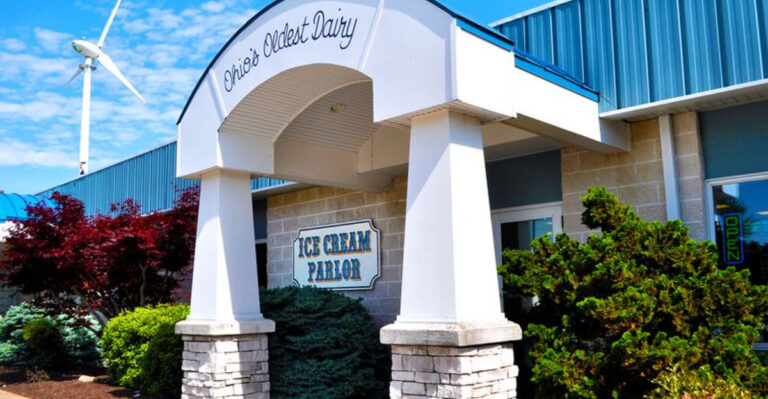 This Unassuming Ohio Ice Cream Stand Serves Scoops Bigger Than Your Head