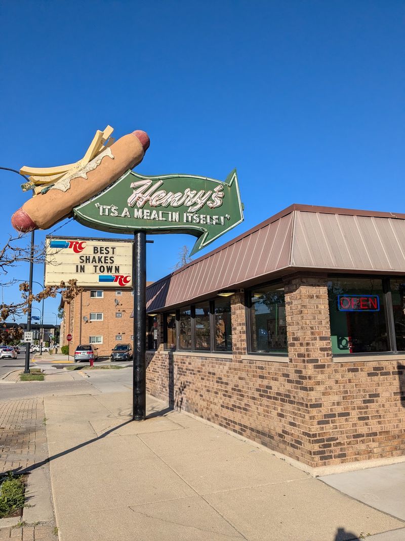 A Route 66 Stop Hiding in Plain Sight on Ogden Avenue