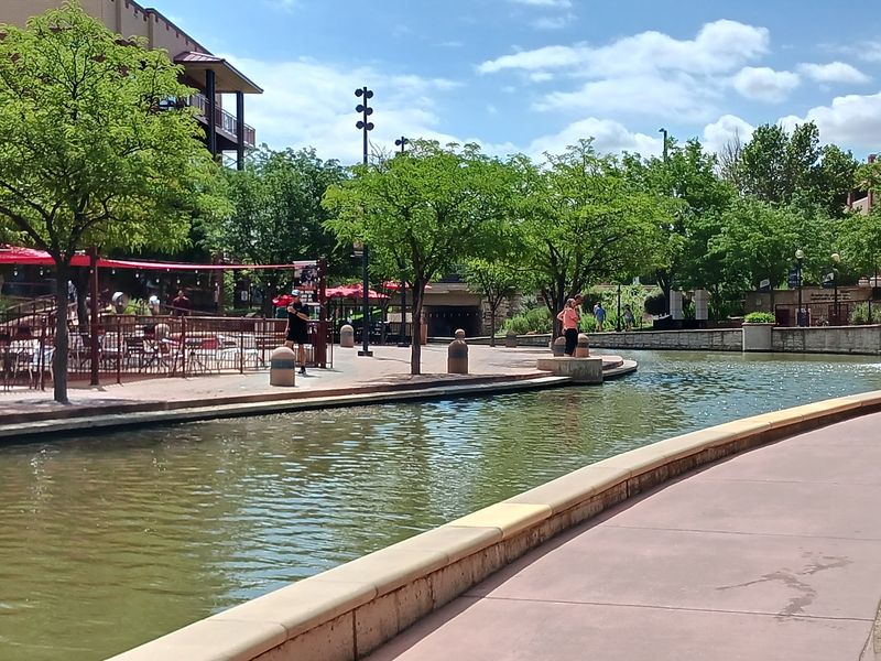 Meals by the Water Without the Rush of a Big Tourist Strip