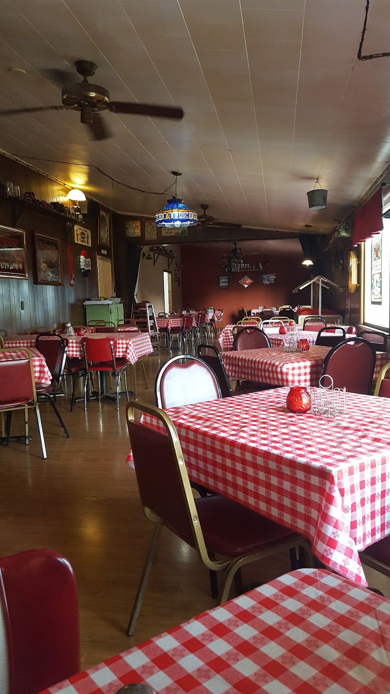 An Illinois Dining Room With Real Local Energy
