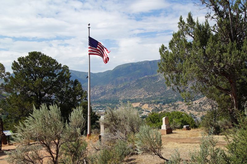 Why This Glenwood Springs Hike Outshines a Standard Tourist Stop Why This Glenwood Springs Hike Outshines a Standard Tourist Stop