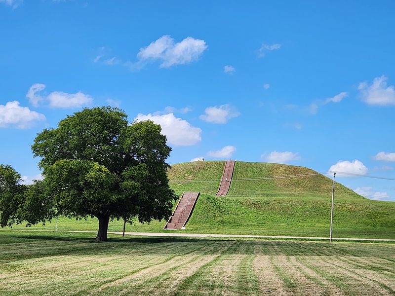 Cahokia Mounds State Historic Site Cahokia Mounds State Historic Site