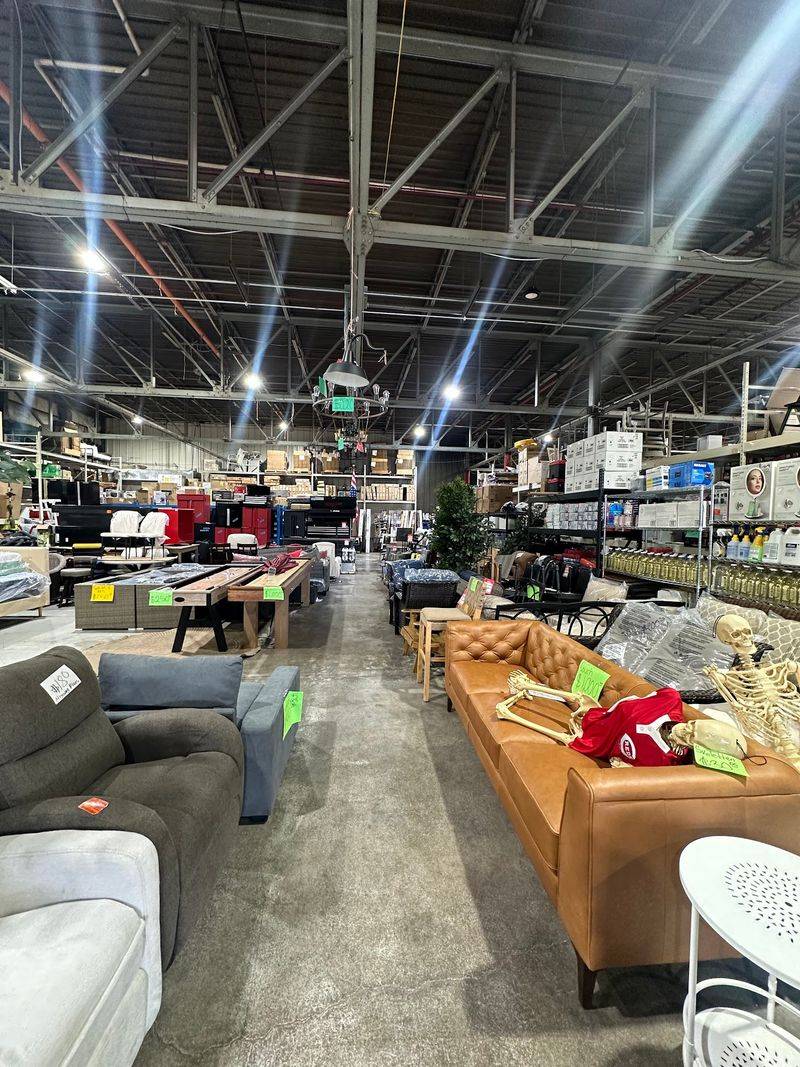 Mr. Deals Liquidation Warehouse (Indianapolis) Mr. Deals Liquidation Warehouse (Indianapolis)