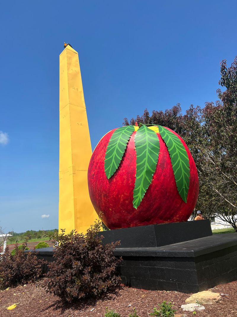 The Big Peach (Bruceville) The Big Peach (Bruceville)